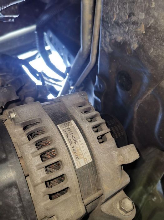Alternador Toyota Auris E15