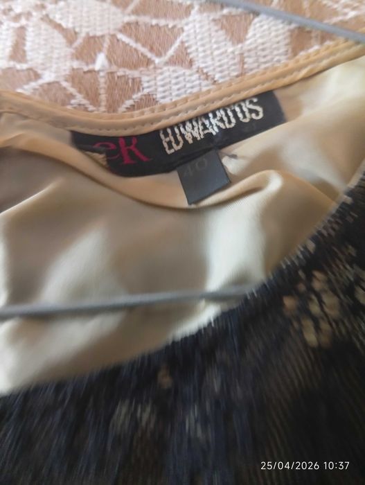 Oportunidade  única,  vestido muito bonito elegante