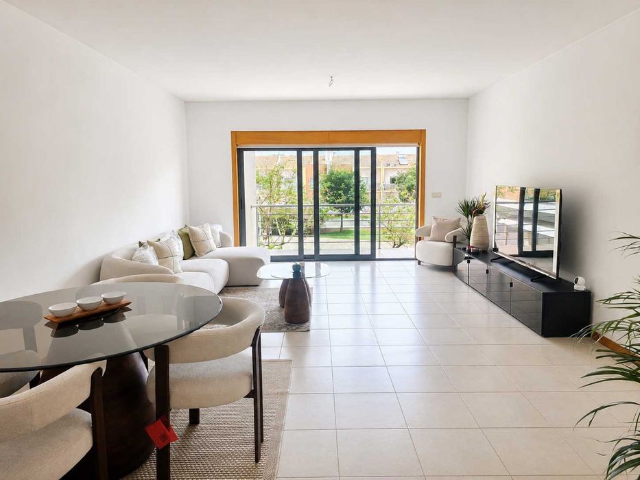 Apartamento T2 com Box e Varandas