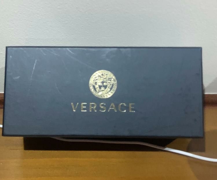Caixa de oculos da versace