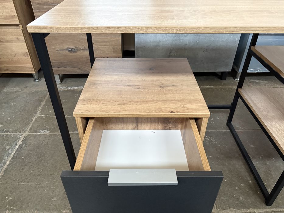 Офісний стіл з інтегрованою тумбою