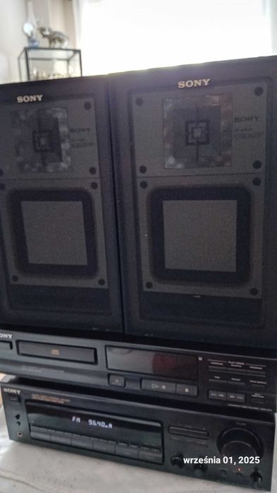 Wieża Sony z głośnikami
