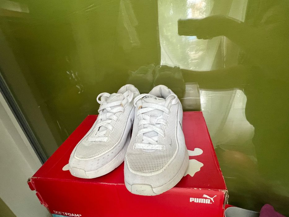 Кросівки Nike Uplift білі тканинні легенькі