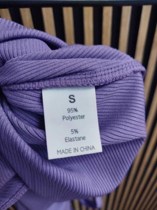 Fioletowy prążkowany kombinezon sportowy – rozmiar S – nowy