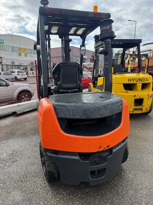 Empilhador Diesel Toyota TONERO25 (usado)