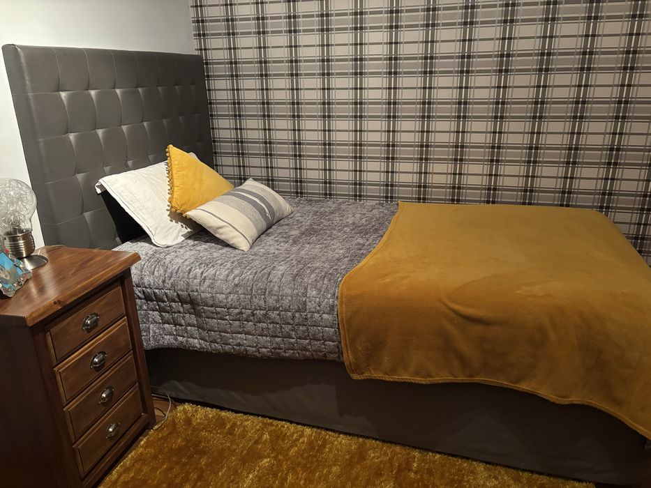 Sommier, colchão e cabeceira