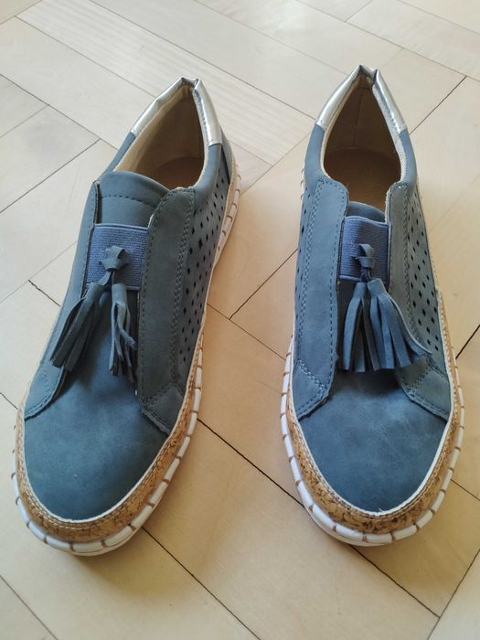buty na płaskim obcasie