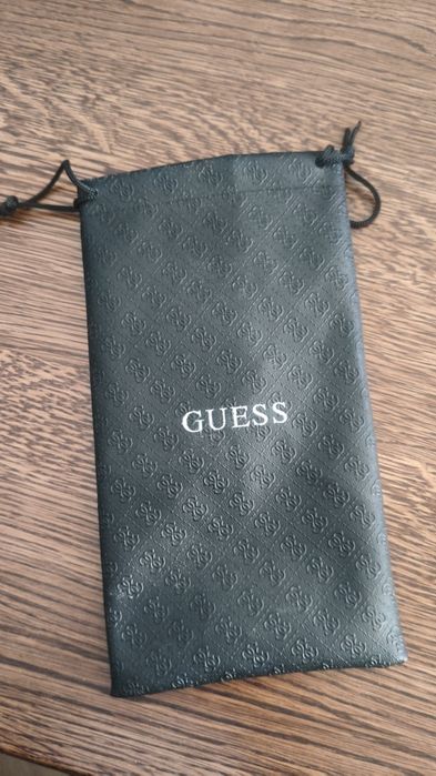 Pokrowiec na okulary GUESS / Etui na okulary GUESS