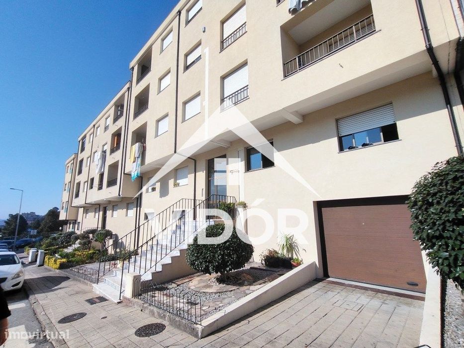 Lugar de Garagem em Paredes