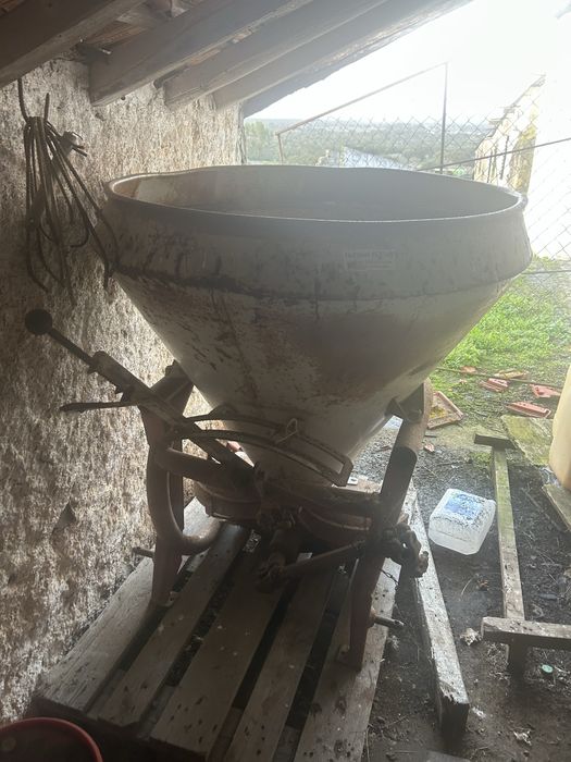 Espalhador adubo e semente 600 kg