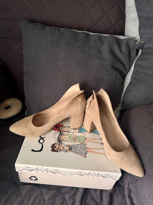 Бежеві туфлі з бантиком