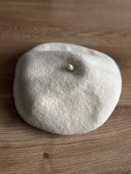Kremowy, ciepły beret damski