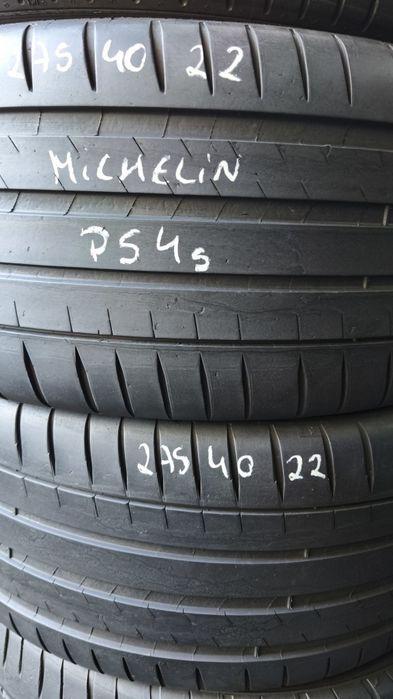Pneus  275/40/22