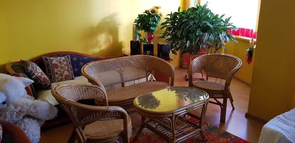 Zestaw rattanowy stan niemal idealny: 2 fotele, sofa, stolik ze szkłem