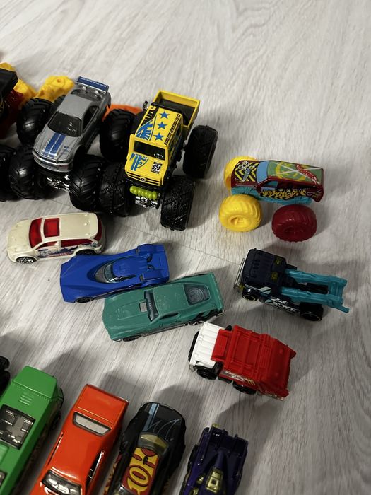 Машинки Hot Wheels монстртрак