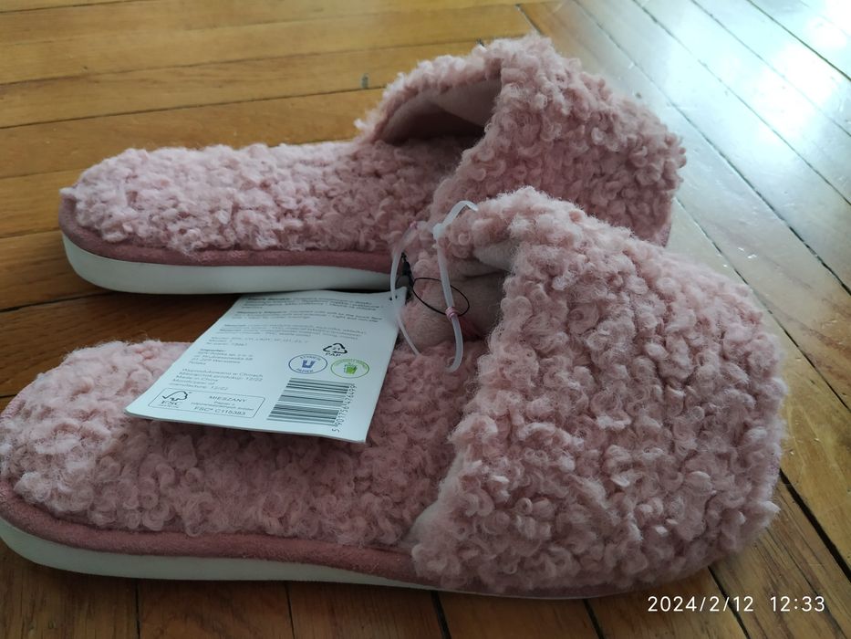 Nowe kapcie rozmiar 36/37