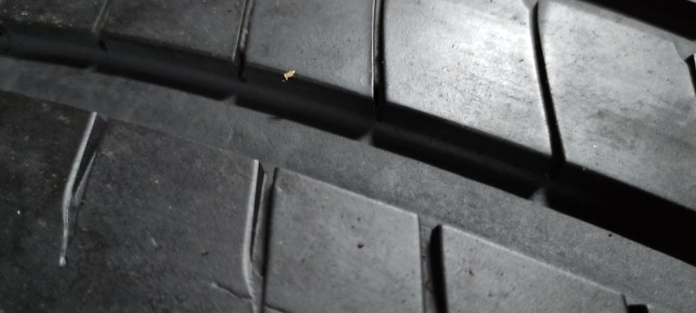 Pneus 305/30/21 semi novos