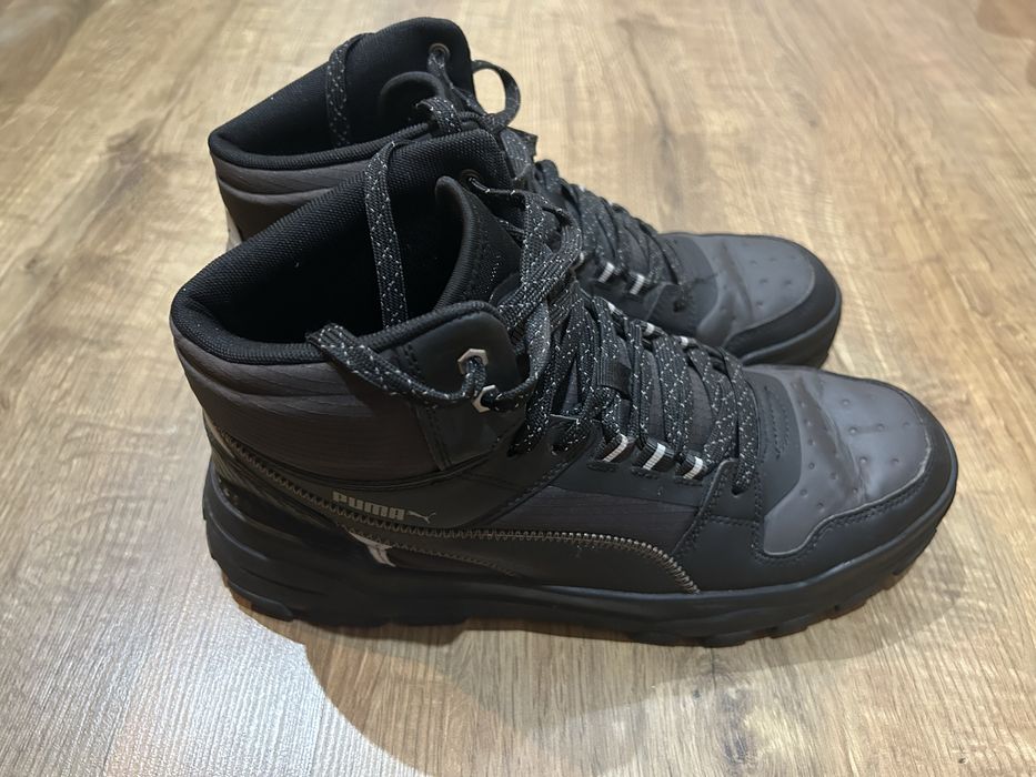 Кросівки Puma.