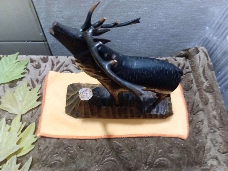 Продаеться гарна ствтуетка олень закарпаття з самовивохоз з соломянки