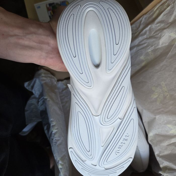Adidas Ozelia 45 1/3