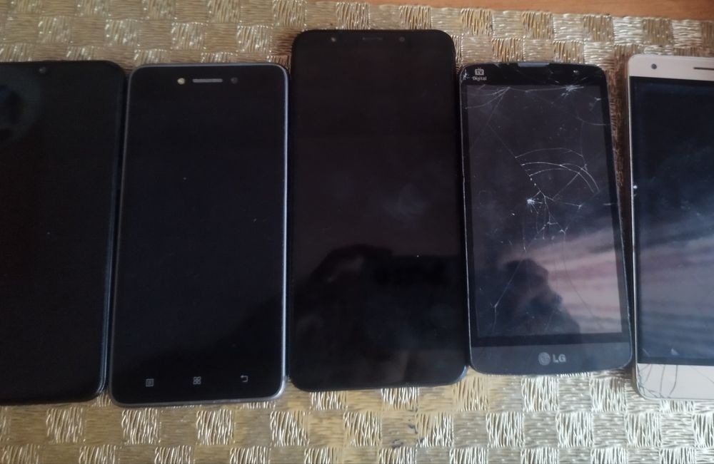 Смартфони на запчастини або відновлення