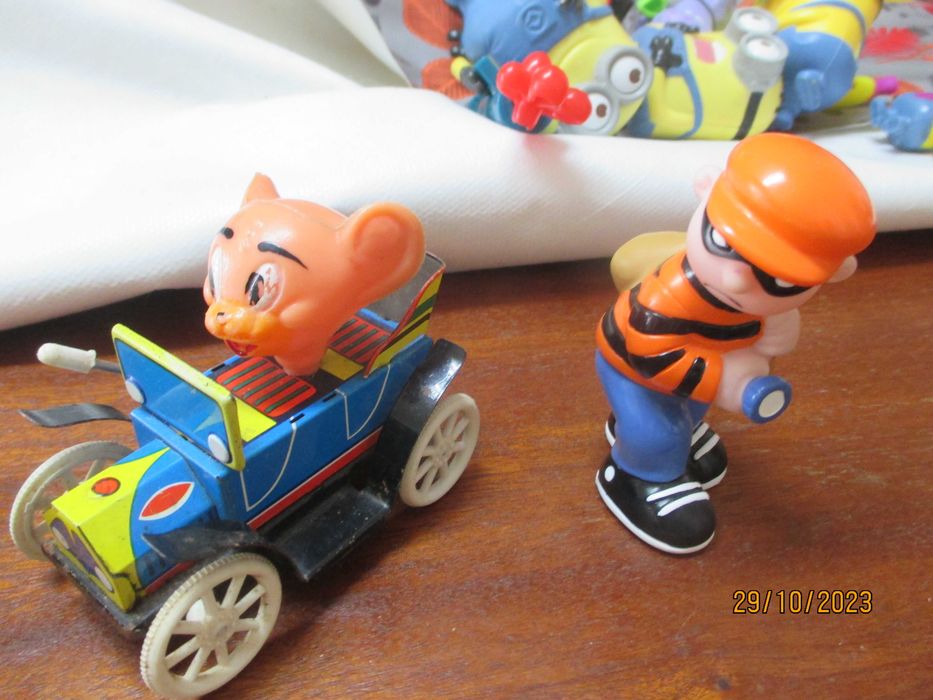 Donald, Minnie, Tartarugas ninja e outros em bonecos pvc