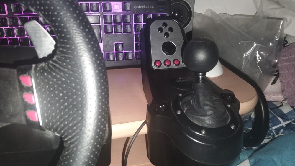Vendo volante Logitech g27 ou troco por iPhone