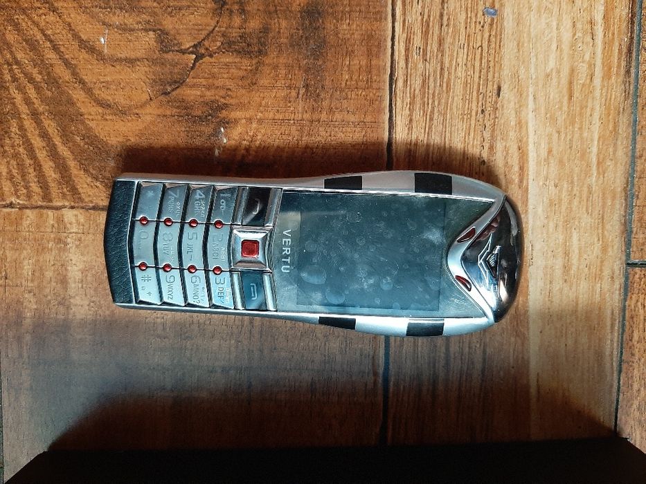 Мобильный телефон VERTU