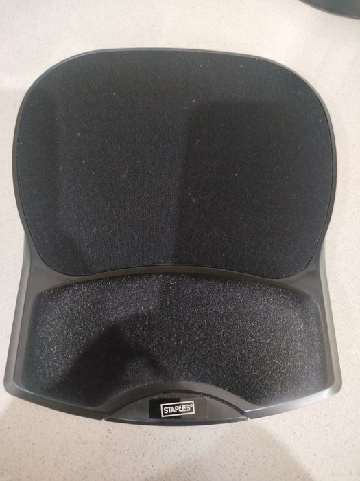 Tapete de Rato STAPLES com Apoio de Pulsos em Gel