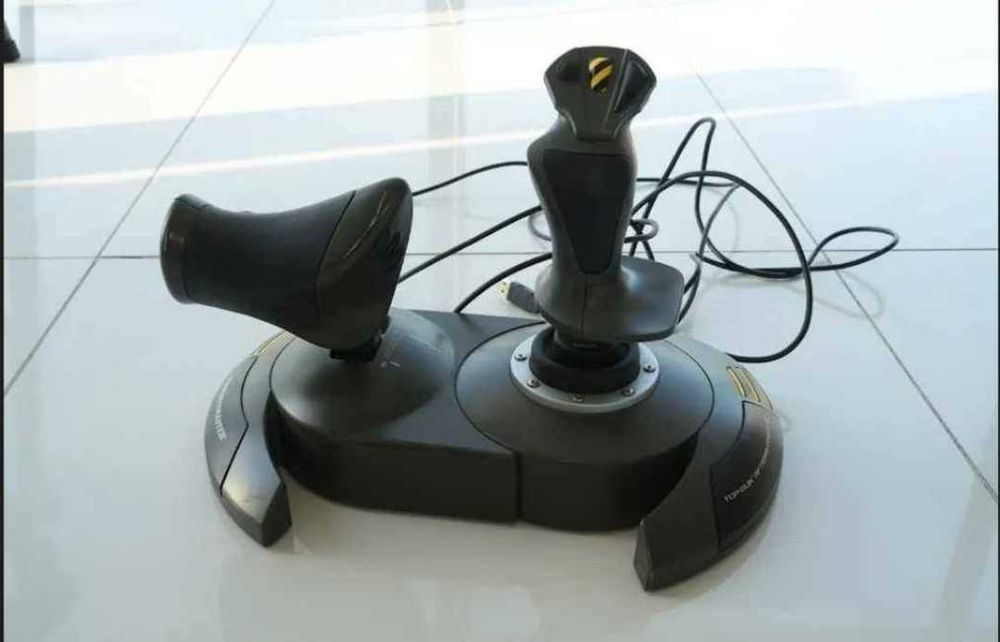 Simulador thrusmaster
