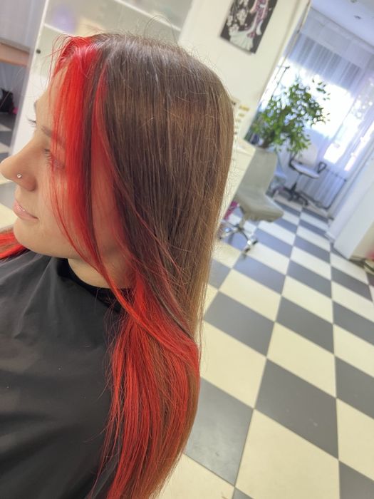 Услуги парикмахера  50% скидка на любое окрашивание.