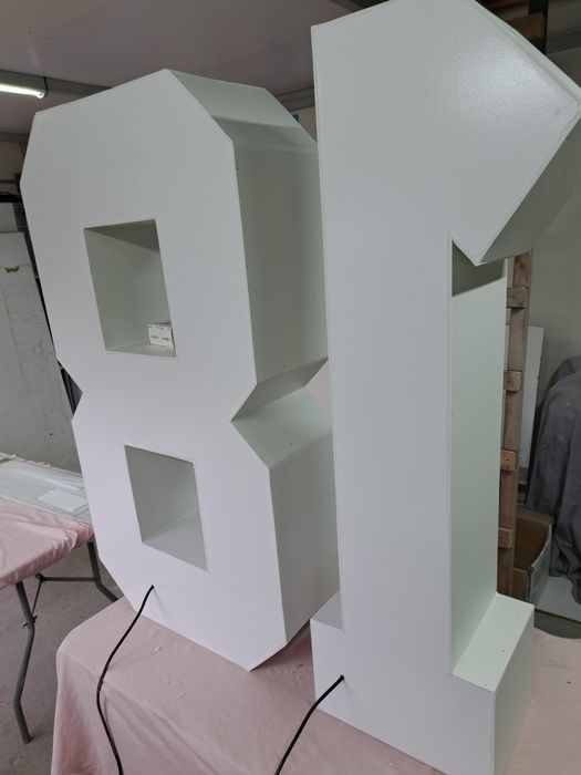 Cyfra 18 podświetlana wys 120cm