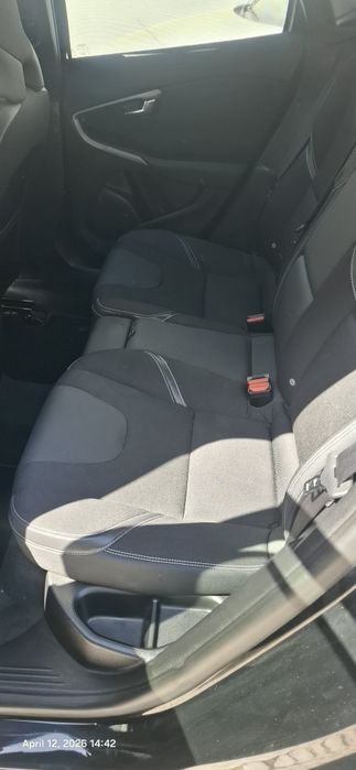 “Volvo V40 D2 | Revisões em dia, super económico | Impecável.
