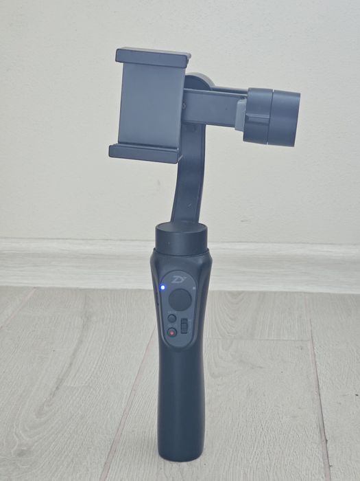 Zhiyun Smooth Q — тиосьовий електронний стабілізатор для смартфонів