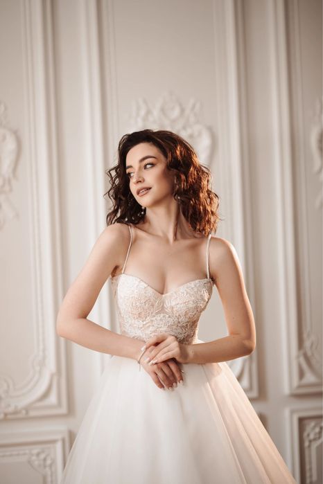 Випускна/весільна/вечірня сукня з мереживним корсетом обшитим бісером