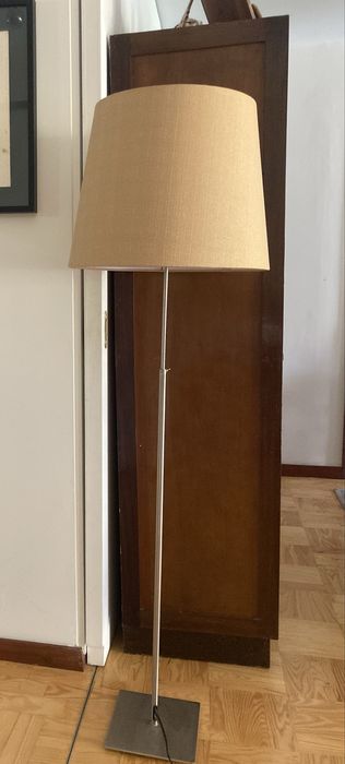 Candeeiro de pé com abat jour