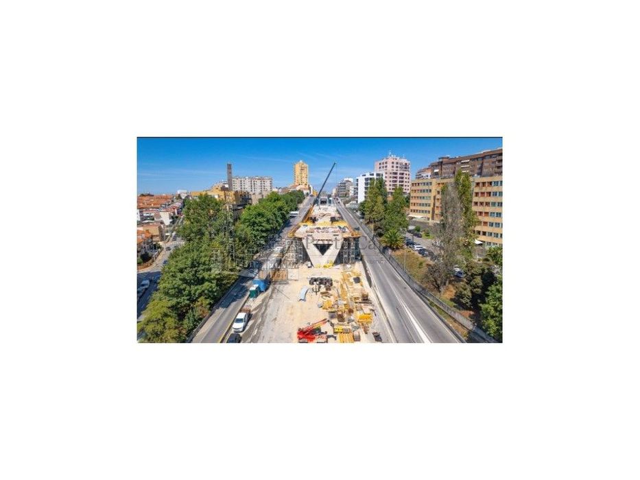 Excelente Apartamento T1, Com Lugar De Parqueamento, Junto Ao Metro...
