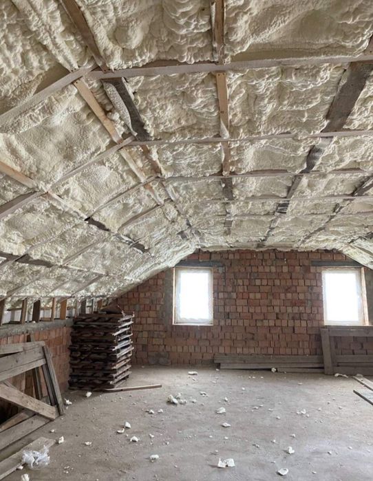 Утеплення пінополіуретаном, піною Сколе