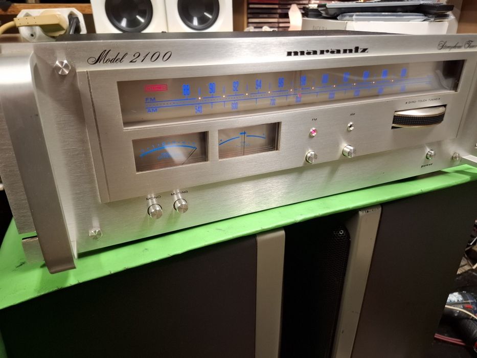 Tuner Marantz 2100