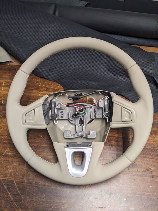 Tapicer samochodowy, obszywanie kierownic