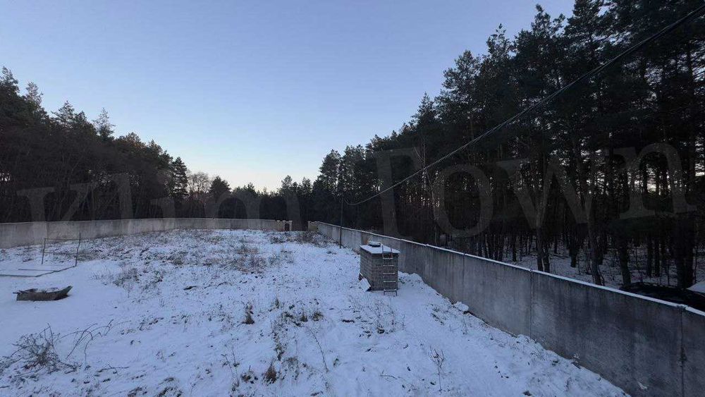 Продається житловий комплекс у с Дівички