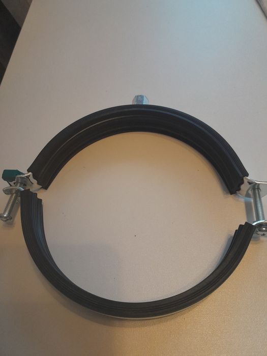 23 szt Obejmy z gumą do rur wellrawen  133/140