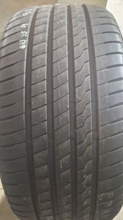 225/35R 19 Firestone
