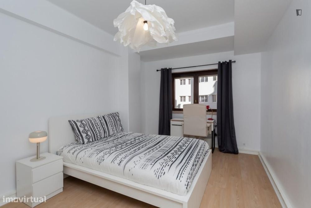 Quarto - localizado em Marquês de Pombal Lisbon