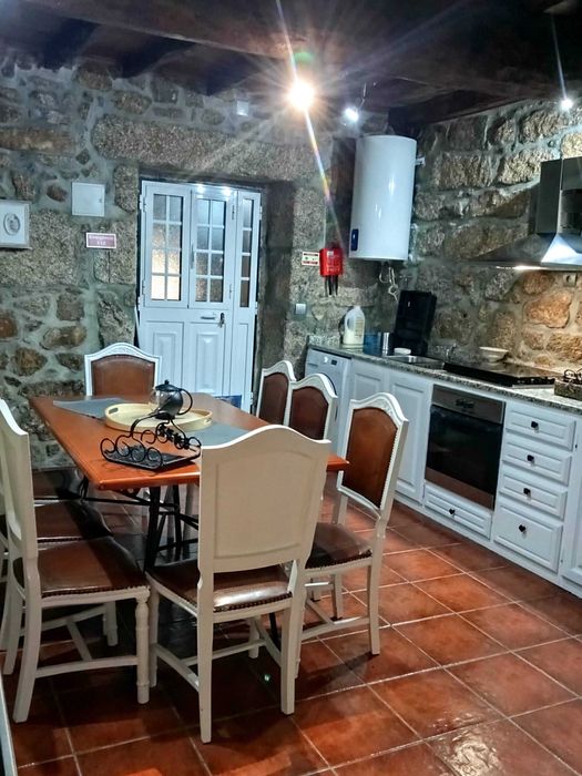 Casa de Pedra Turismo Rural com piscina . Totalmente Equipada e Privada.