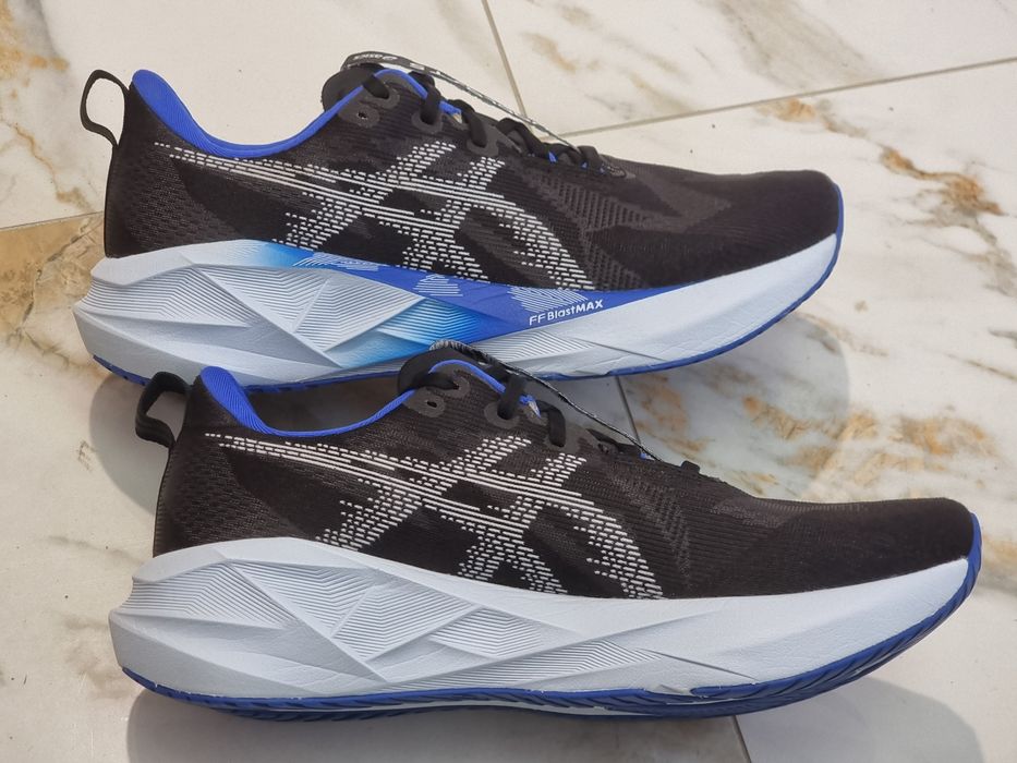 Оригінал 100% чоловічі кросівки asics novablast 5  eur 45