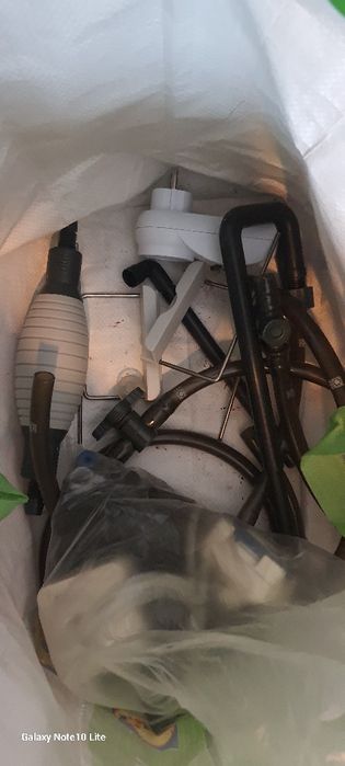 Aquário panorâmico e respectivos acessórios.