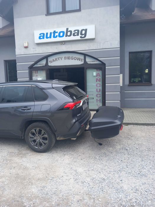Box na hak holowniczy Thule Arcos + system nośny - duży, solidny box 450 ltrów pojemności, umożliwia przewóz nart do 180 cm długości