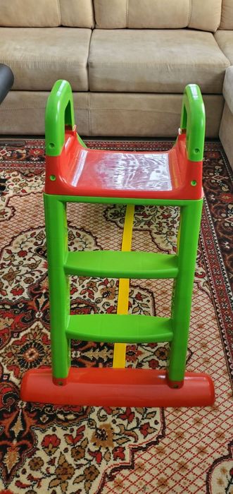 Дитяча гірка в ідеальному стані