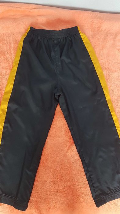 Spodnie dla chłopca firmy reebok w bardzo dobrym stanie.